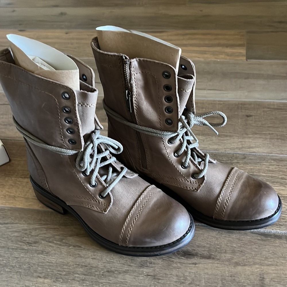 Steve Madden Troopa Boots stone color 8